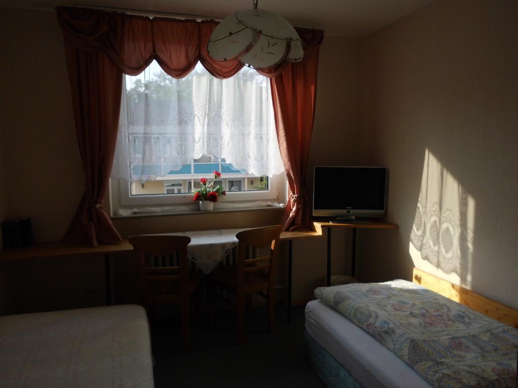 Hotel Garni Am Heuberg Ешвеге Стая снимка
