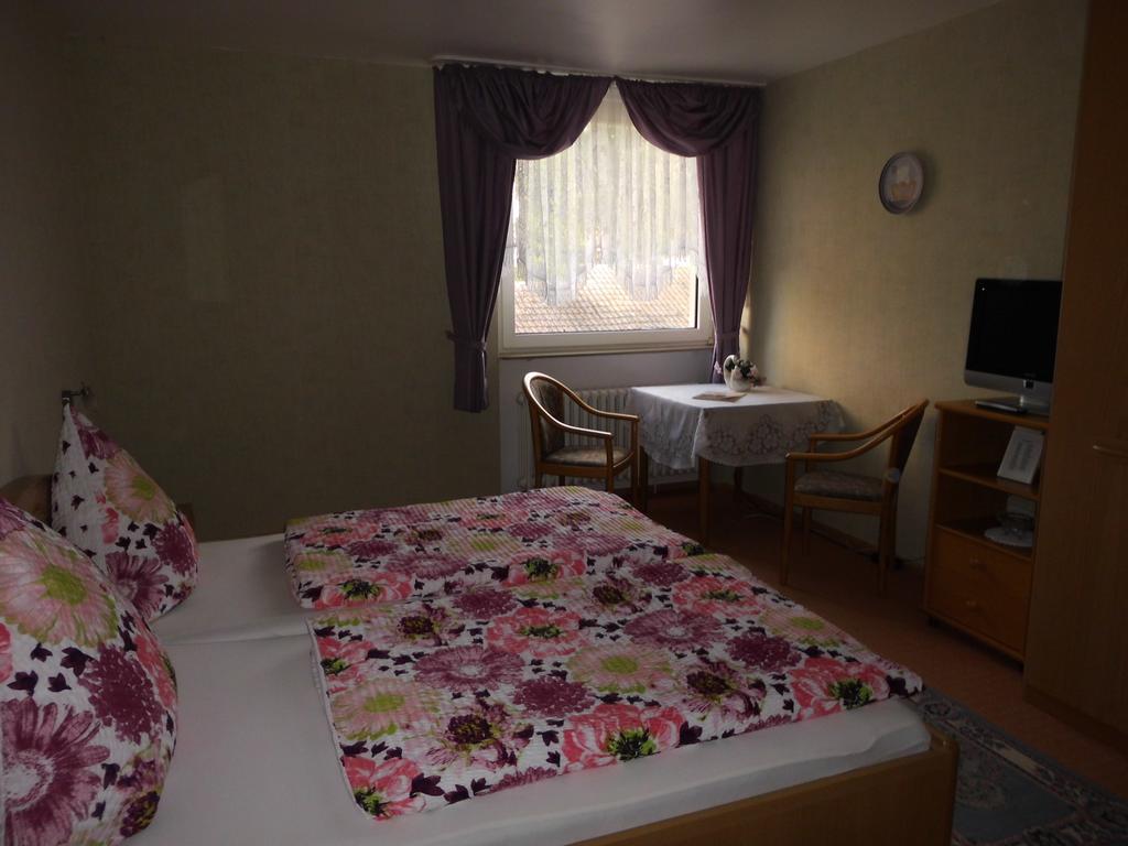 Hotel Garni Am Heuberg Ешвеге Стая снимка