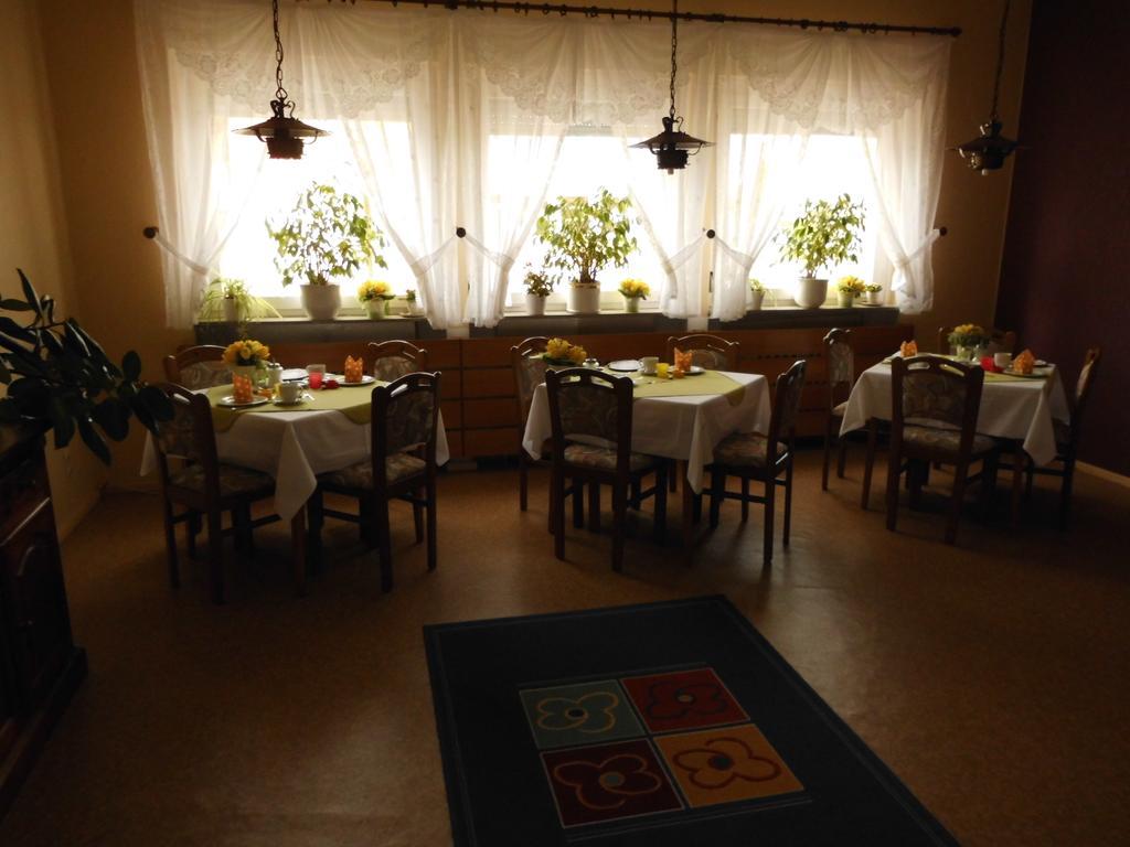 Hotel Garni Am Heuberg Ешвеге Екстериор снимка