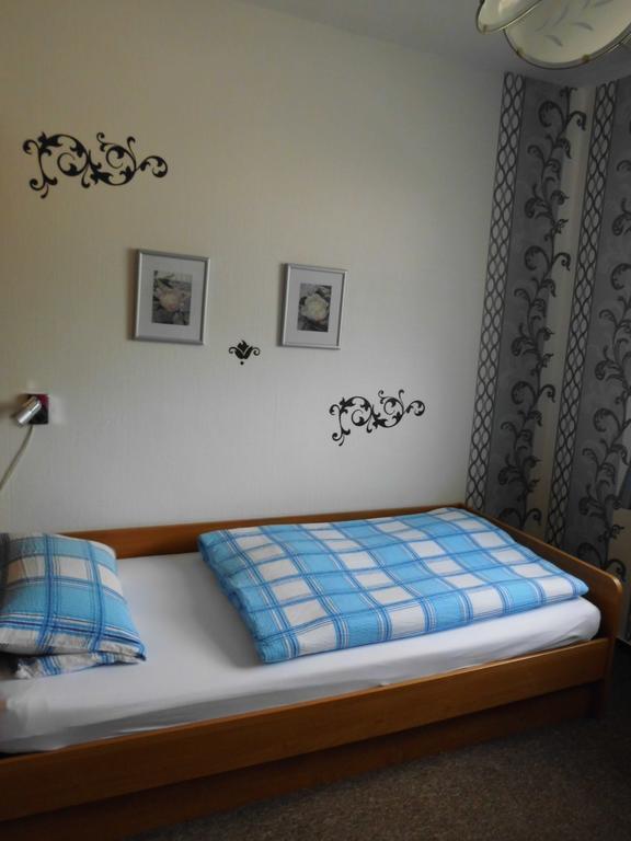 Hotel Garni Am Heuberg Ешвеге Екстериор снимка