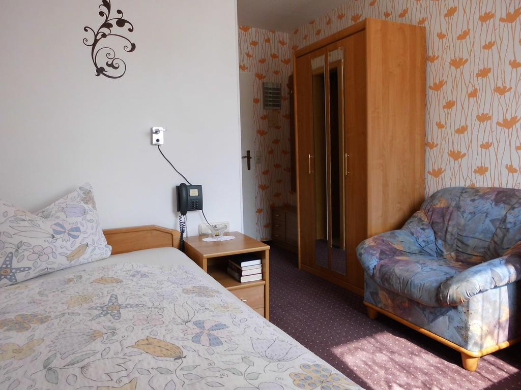 Hotel Garni Am Heuberg Ешвеге Екстериор снимка