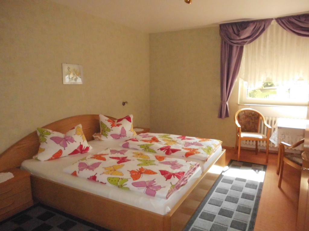 Hotel Garni Am Heuberg Ешвеге Екстериор снимка
