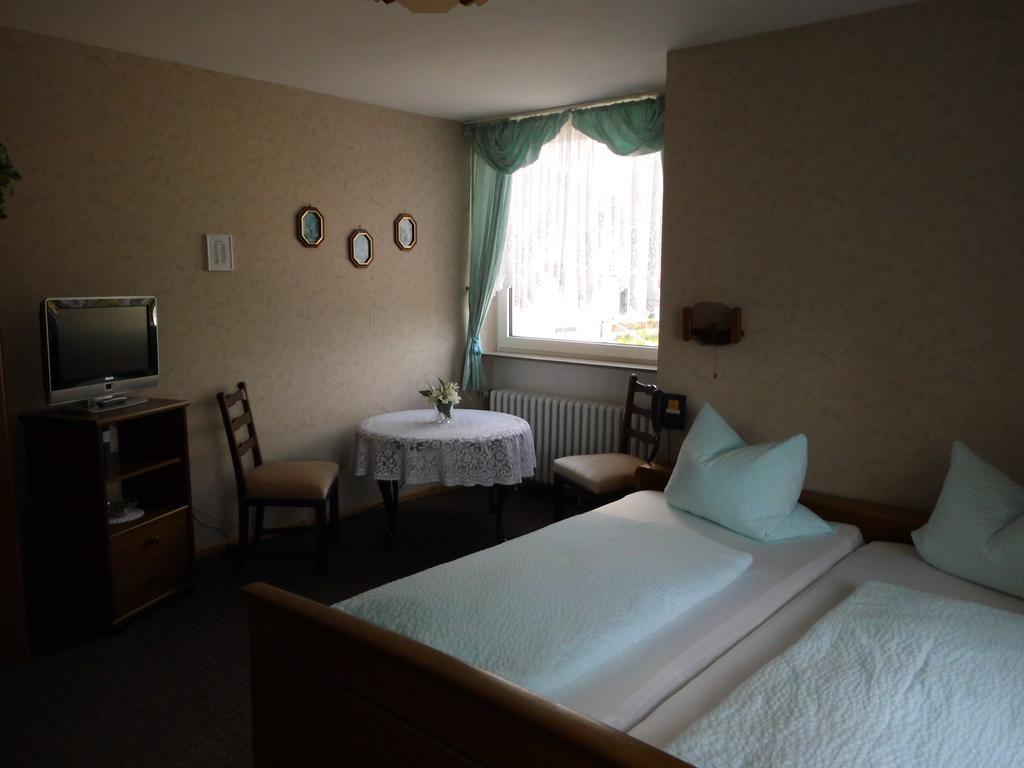 Hotel Garni Am Heuberg Ешвеге Екстериор снимка